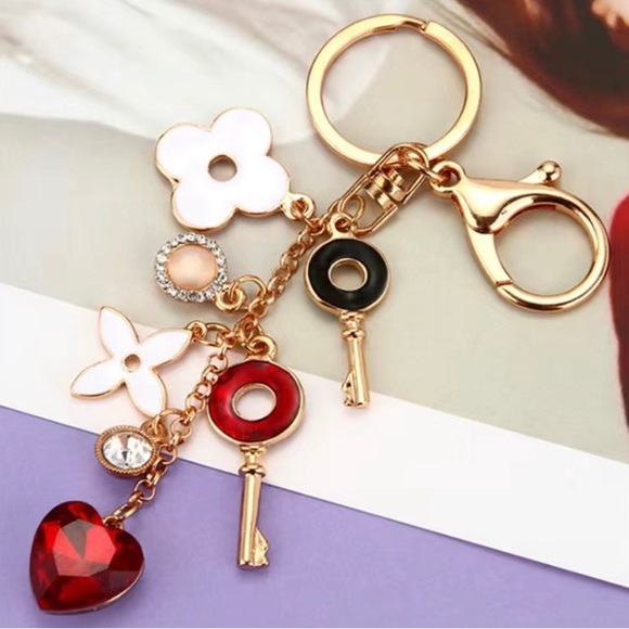 Flower and Key Gem Bag charm - Picture 4 of 4